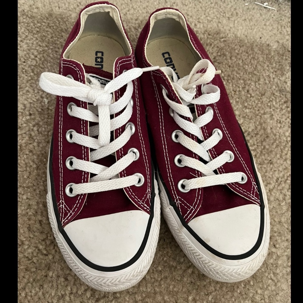 Converse Low Top Sneakers Burgundy with White